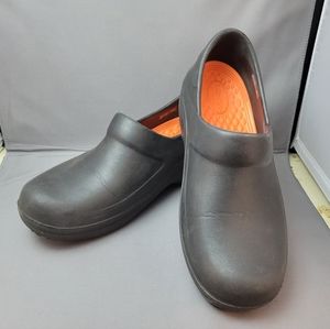 Ladies institutional grade CROCS great for nurses. Great shape!!